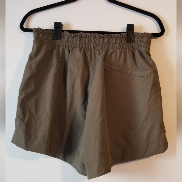 🚫Sold🚫 Active shorts - Picture 2 of 2